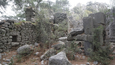 Trebenna Antik Kenti’nde 'dedektörlü' talan! Define avcıları yine boş durmadı