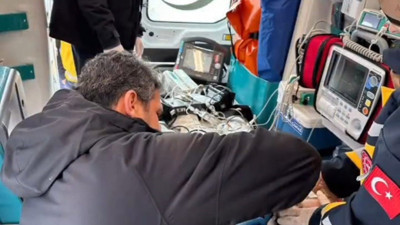 Kalbi duran genç 20 dakikalık müdahale sonrası hayata döndü