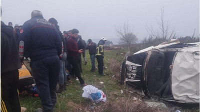 Tarım işçilerini taşıyan minibüs tarlaya uçtu