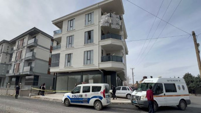 Cam balkon ustası 3 kattan düştü