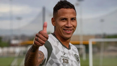 Futbol dünyası şokta. 'Puma' lakaplı Dünyaca ünlü futbolcu hayatını kaybetti