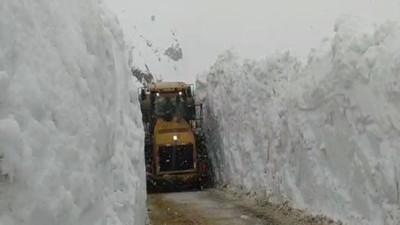 Kar yüksekliği 2 insan boyunu geçti