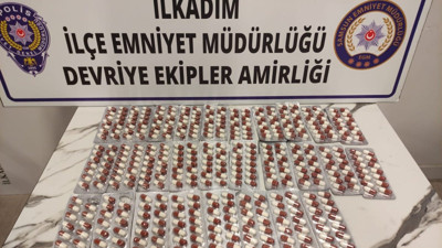 Polisten kaçan şüpheli bütün uyuşturucuları araçtan aşağıya attı