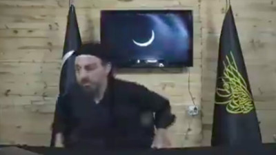 300 genci ailelerinden koparan Mustafa Çabuk'un yeni videosu sosyal medyada gündem oldu: 'Halifemiz geliyor'