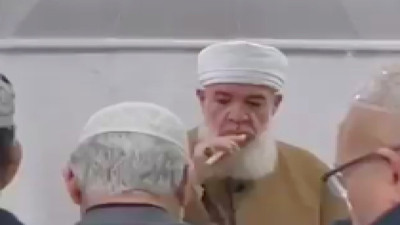 Menzil Şeyhi müritleri birbirinden ilginç sesler çıkarmaya devam ediyor