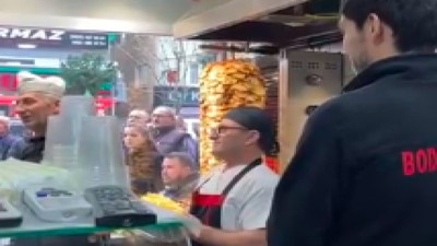 Dönerci esnaf ile Murat Kurum arasındaki diyalog gündem oldu: '96'da 1 yıllık maaşımla ev aldım. Şimdi bayramda memlekete gitmek hayal oldu'