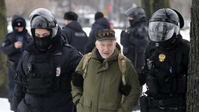 Rusya'da Navalny protestolarında yüzlerce gözaltı