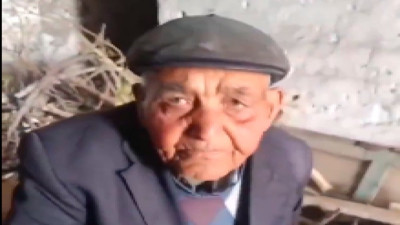 Eşinin evi terk ettiğini zanneden yaşlı adamın eşini evde görünce verdiği tepki gündem oldu