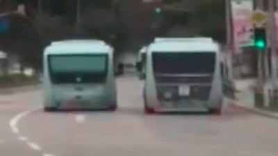 Trafikte yarışıp başkalarının hayatını riske atan 3 minibüs şoförü gözaltına alındı