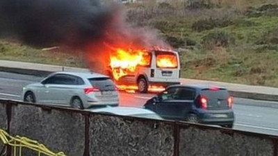 Seyir halindeki araç alev topuna döndü (19 Şubat 2024)