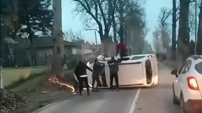 Yalova’da 6 işçiyi taşıyan araç devrildi