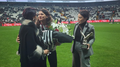 Avrupa Şampiyonu Nesrin Dolmabahçe'de Kartal selamı verdi