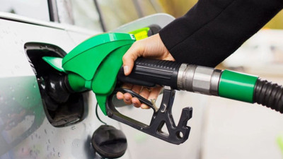 Akaryakıta bir zam daha geliyor. Yaşasın Türk malları değerleniyor. Emeklilerde bir sevinç bir sevinç