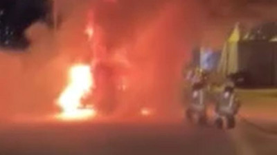 İtfaiyeciler su sıktı araç bomba gibi patladı