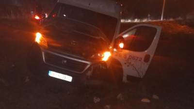 Okul servisi tarlaya uçtu