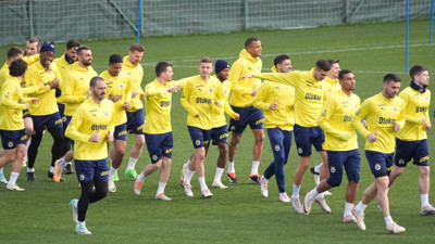 Fenerbahçe'nin orta saha kurgusu değişiyor