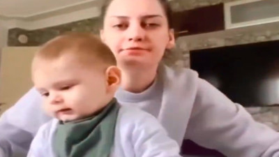Annesinin sevgi sözcüğüne 'Geber' diyen küçük çocuk güldürdü