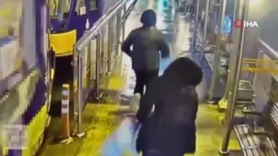 Acemi hırsız kadının telefonunu elinden kaptı, kaçamadı!