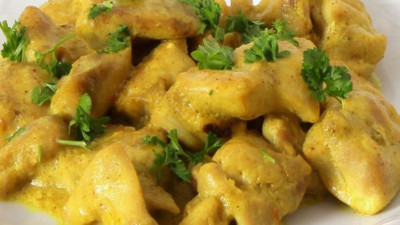 Köri soslu kremalı mantarlı tavuk. Çok lezzetli. Restoranlarda çok pahalı