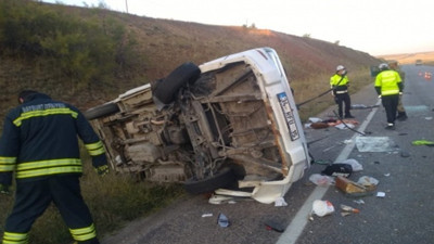 Kamyonet şarampole uçtu: 3 yaralı