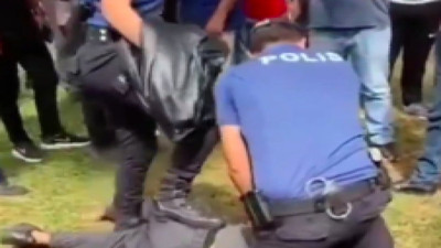 Gebze'de polisten silahını almaya çalışan Afgan kaçağa polis müdahalesi