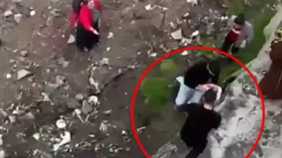 Terk edilmiş evden gelen sese koştular: Vicdanları sızlatan olay