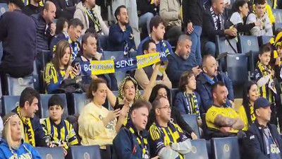 'Bodrum seni seviyor' atkısını bir oraya bir buraya salladı. Taraftarın coşkusu dikkat çekti