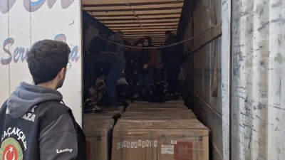 İki tırda 51 düzensiz göçmen yakalandı