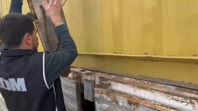 Şüphe üzerine durdurulan tırdan 4 milyon liralık telefon çıktı