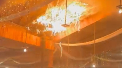 Mersin'de bir düğün salonu alev alev yandı