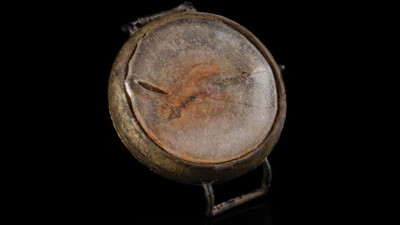 Erimiş kol saati 31 bin 113 dolara satıldı. Atom bombası atıldıktan sonra bulunmuştu