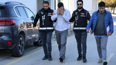 Kendisini durduran polislere “Hayırdır devrem” diyen sahte polis yakalandı