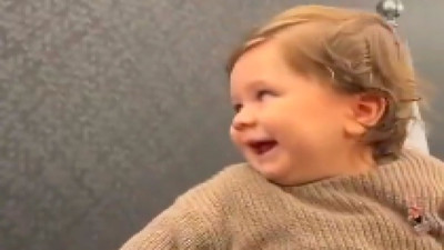 Ümit Özdağ'ın fotoğrafına verdiği tepkiyle gülümseten küçük çocuk