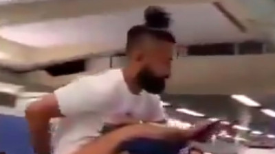 Metroda utanmaz davranış: Çöp kutusuna tüneyip herkesin içinde tuvaletini yaptı