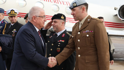 Bakan Güler, İngiltere'ye gitti