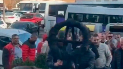 TFF binası önüne kara çelenk bırakıldı