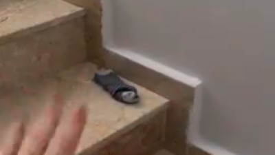 Yere çorap koyarak gözlem yapan kadın, tüm ev kadınlarının sesi oldu