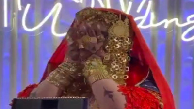 Altınlarla yüzünü açan gelin sosyal medyada gündem oldu