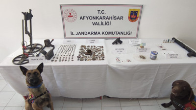 Uyuşturucu baskını yapılan evde tarihi eserler ele geçirildi