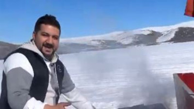 Çıldır Gölü’nde bir ilki yaptı. Çevredekiler de 'bana da bana da' dedi