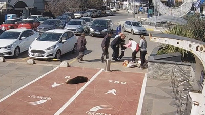 Zabıtanın 'heimlich manevrası' çocuğun hayatını kurtardı