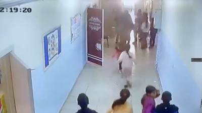 Okul müdürünün hamlesi öğrenciyi son anda kurtardı