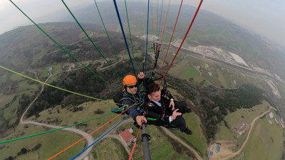 Başkan adayı projelerini uçarak anlattı