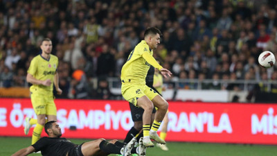 Yok böyle asist. Dzeko 'al da at' dedi