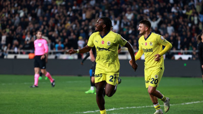 Cengiz Ünder gelişine vurdu. Fenerbahçe farkı 2'ye çıkardı