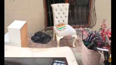 Esenyurt'ta kiracıya şok: Ev sahibi kiracısını eşyalarıyla birlikte dışarı attı. Kiracının eşyaları yağmalandı