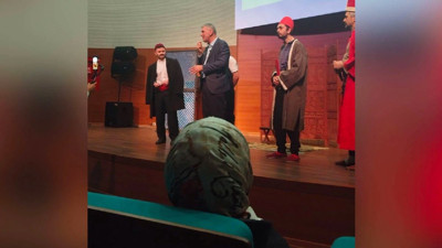 Tiyatro etkinliği altında öğrencilere TÜGVA ve AKP propagandası yapıldı