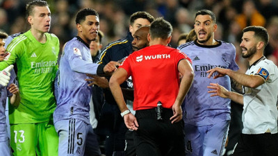 Valencia Real Madrid maçında inanılmaz olay. 4 gol 2 kırmızı kart. Arda Güler detayı