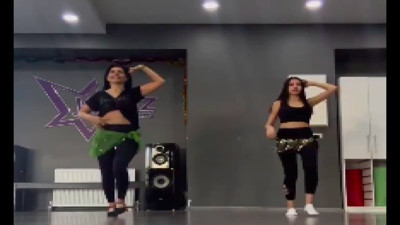 Sevgilisi dansözlere gitmesin diye oryantal öğrenen kadın