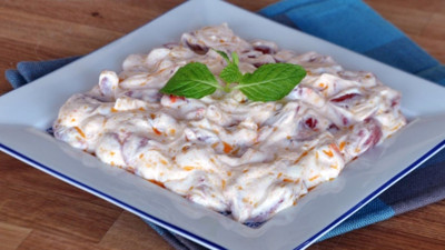 Yoğurtlu Kırmızı Biber Mezesi nasıl yapılır?